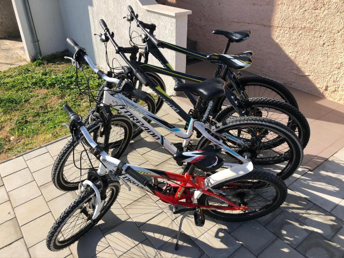 Apartment Madis & Free Bikes Pula Exterior photo