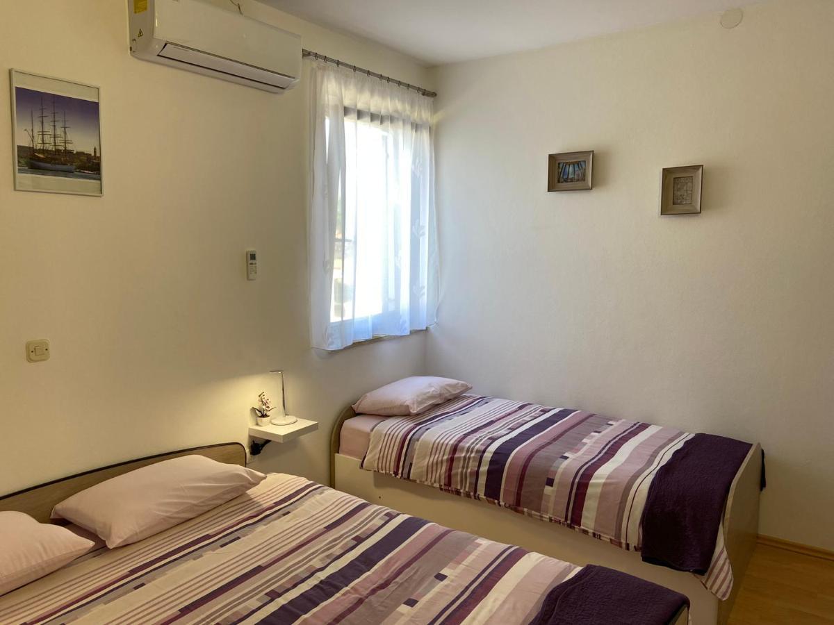 Apartment Madis & Free Bikes Pula Exterior photo