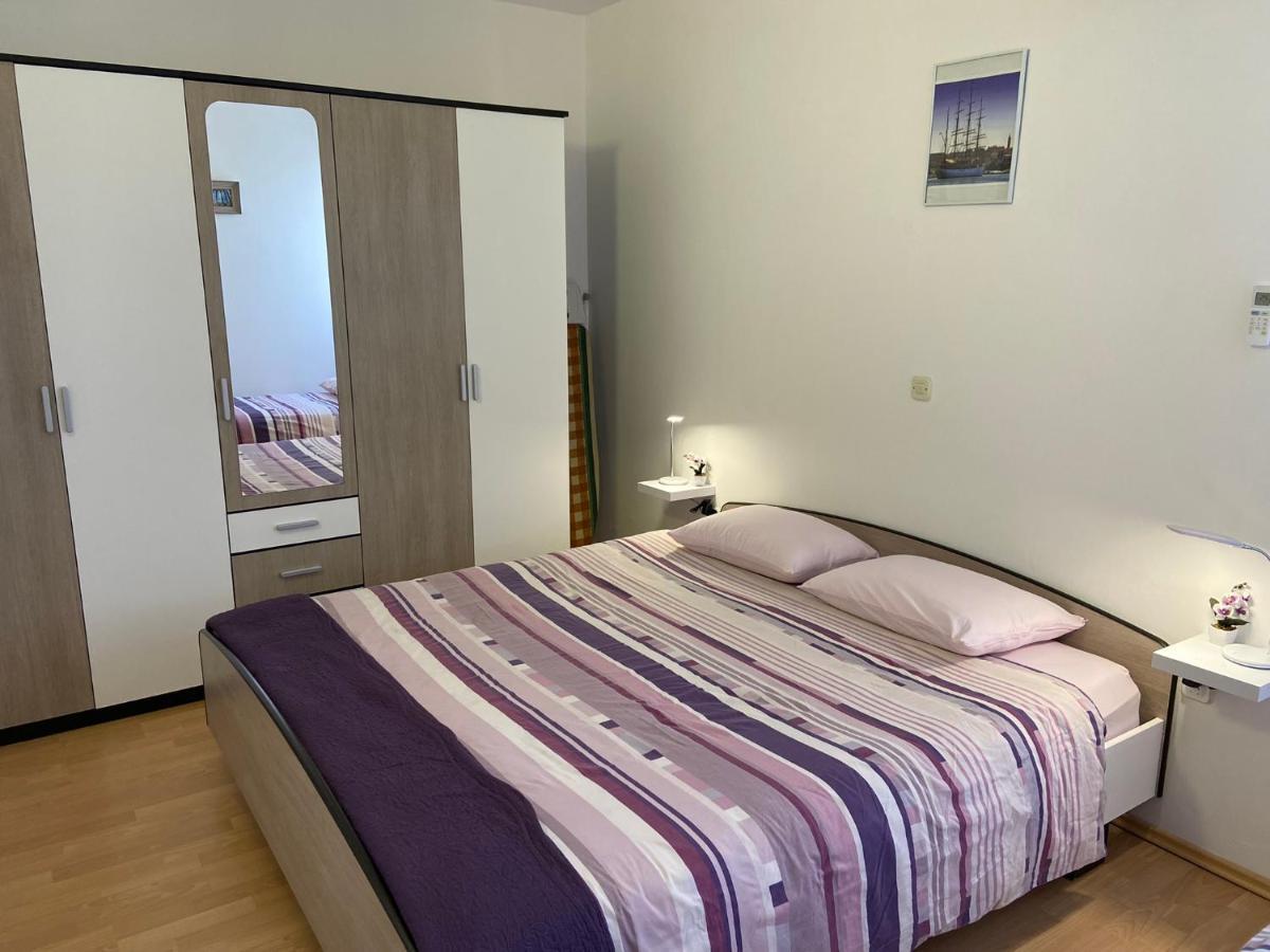 Apartment Madis & Free Bikes Pula Exterior photo