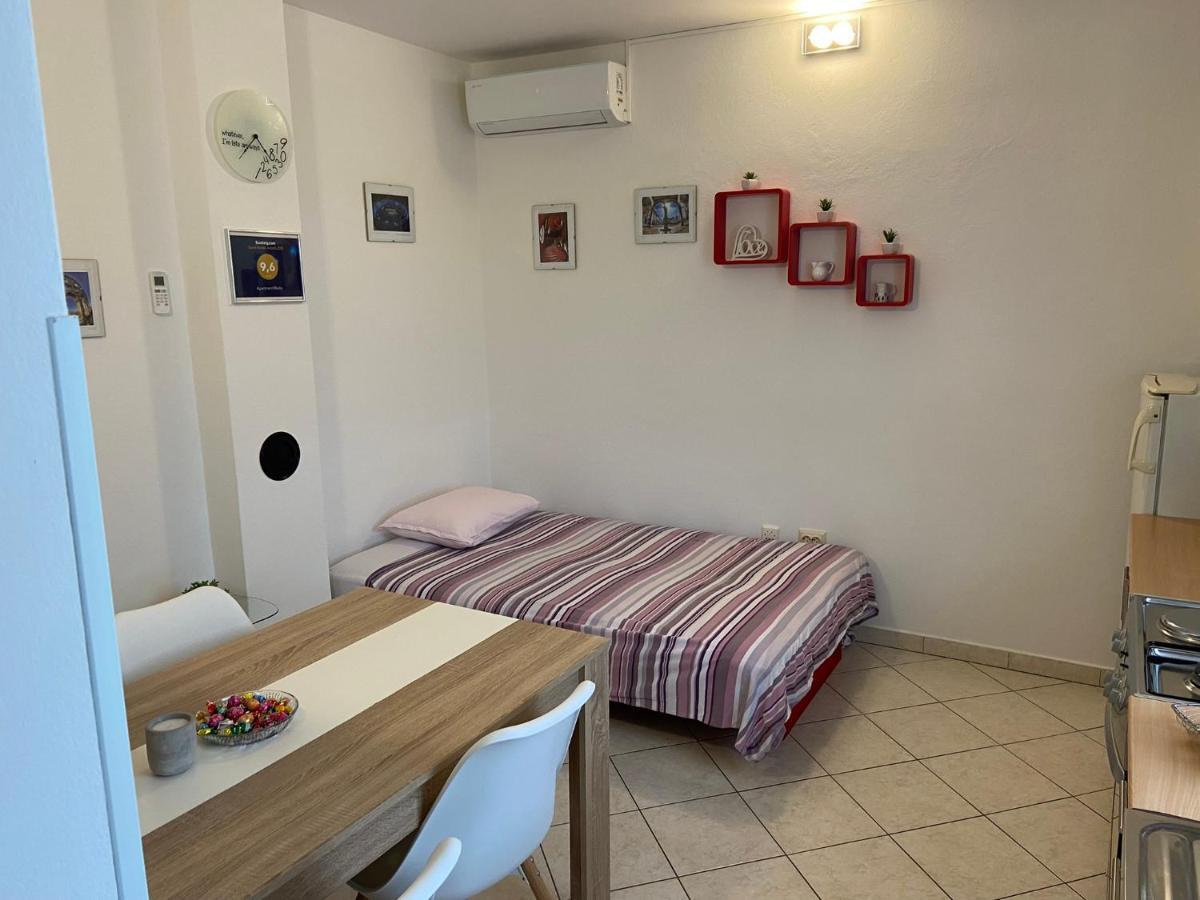 Apartment Madis & Free Bikes Pula Exterior photo